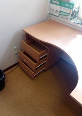 Угловой стол с тумбой для офиса
