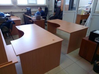 Угловые столы для офиса